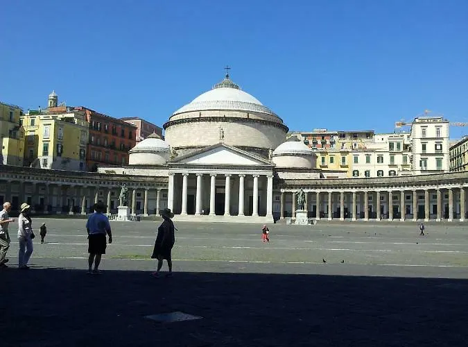 Edoardo Al Plebiscito * Nápoles